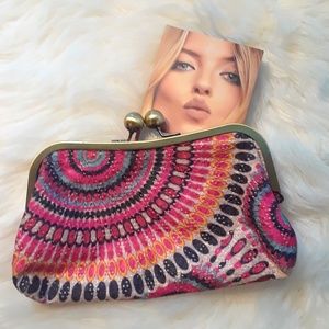 Embroidery Clutch🎀